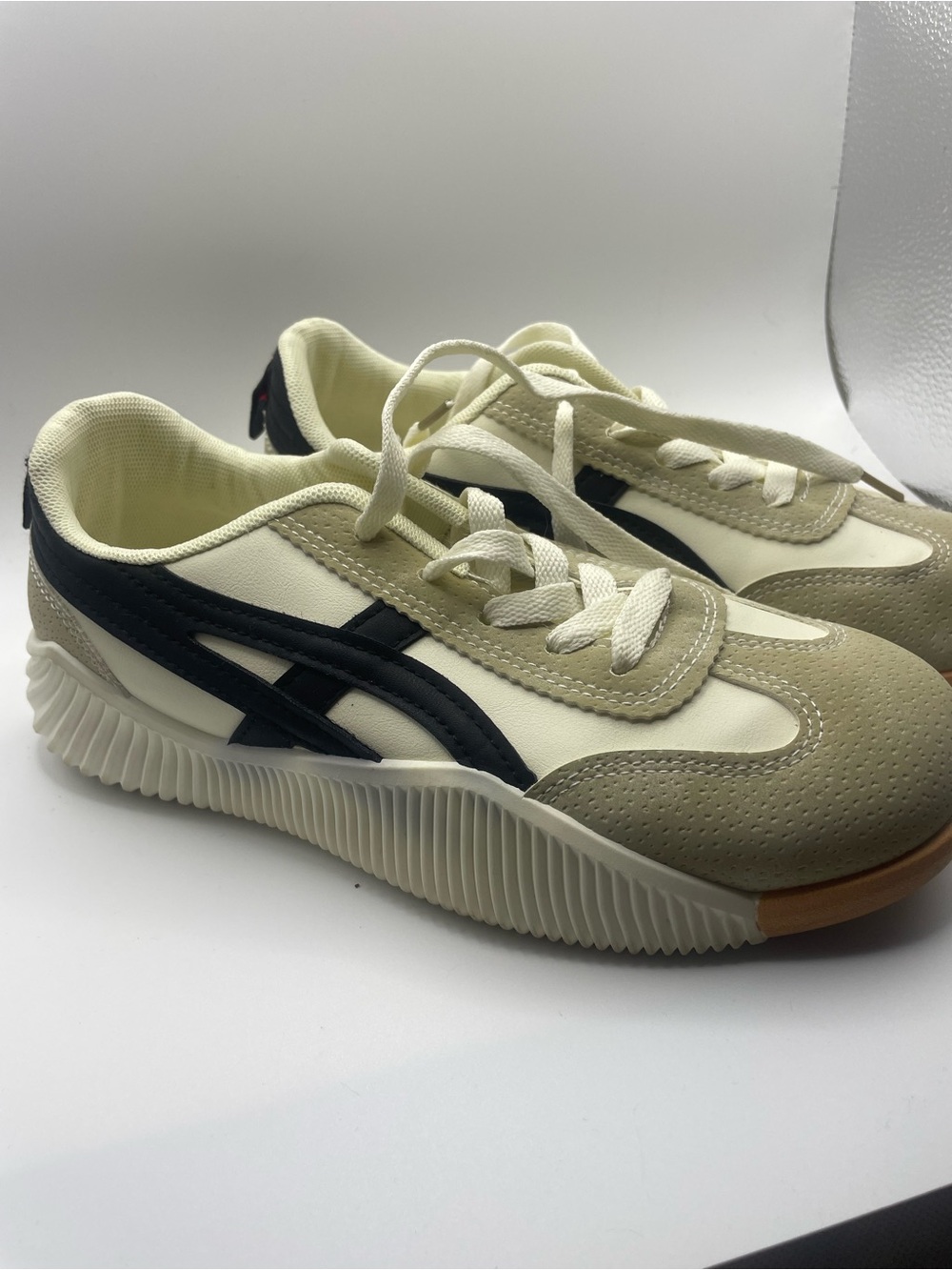 De Florance Women's Cream and Black Athletic‎ Sneakers